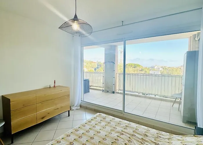 2 Apartment LʼÎle-Rousse