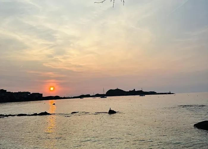 2 Apartment LʼÎle-Rousse